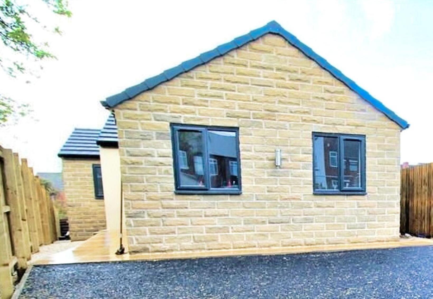 Rotherham - Rawmarsh - Great Customer Feedback - 2 Bed Bungalow - New Build - High End Furnishings - Wheel Chair Accessible - Large Enclosed Garden - Dog Friendly Bagian luar foto