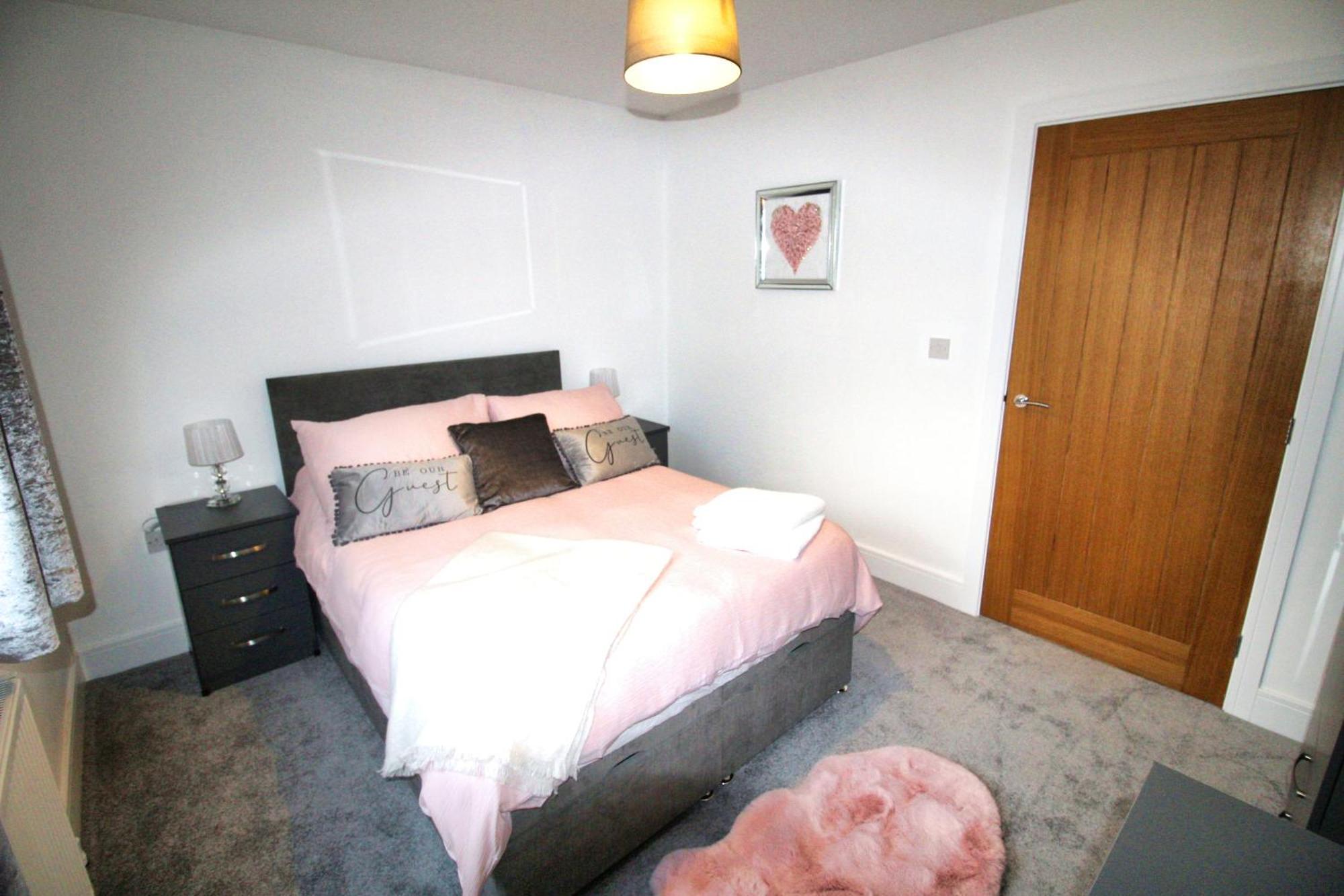Rotherham - Rawmarsh - Great Customer Feedback - 2 Bed Bungalow - New Build - High End Furnishings - Wheel Chair Accessible - Large Enclosed Garden - Dog Friendly Bagian luar foto