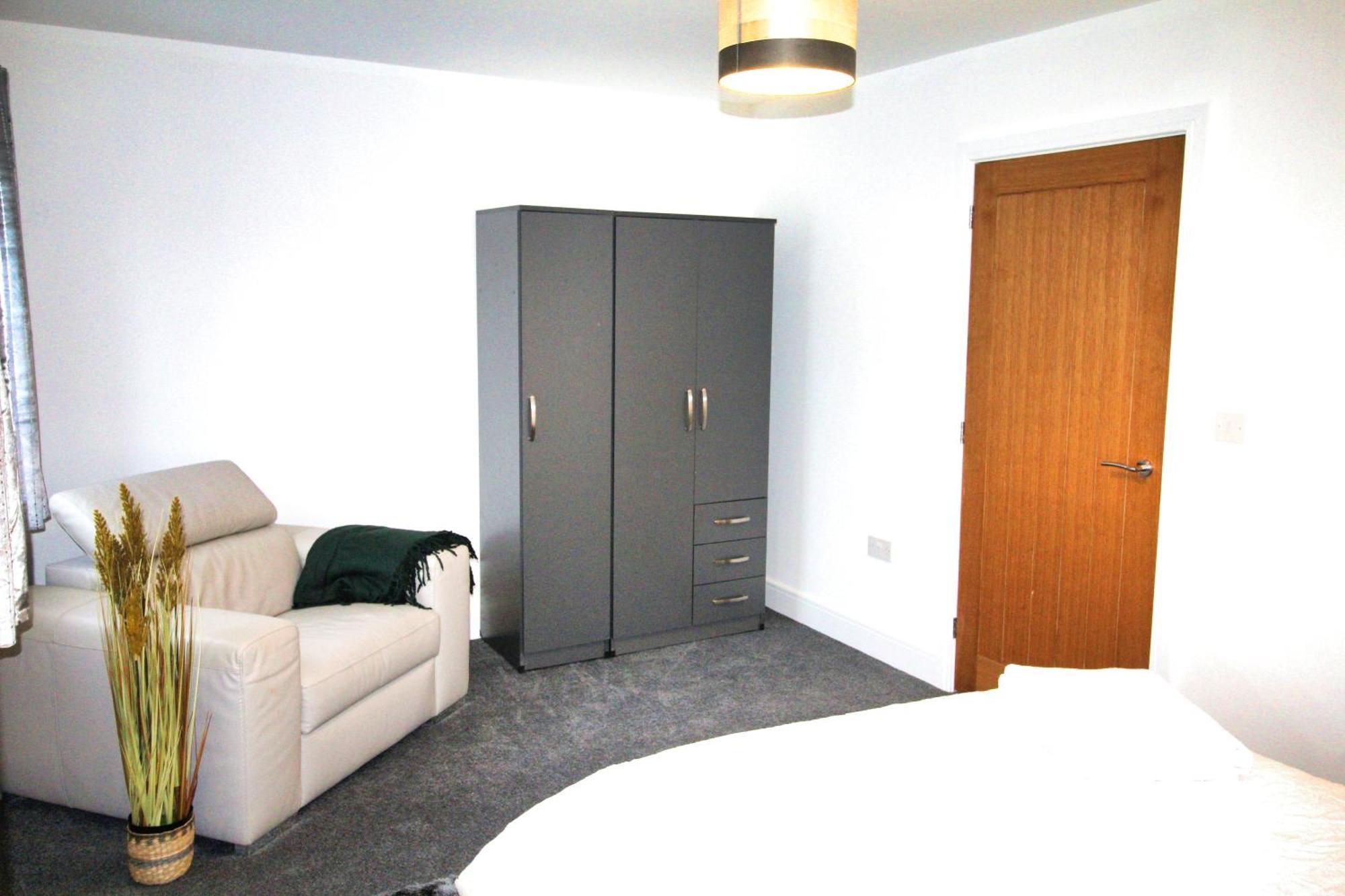Rotherham - Rawmarsh - Great Customer Feedback - 2 Bed Bungalow - New Build - High End Furnishings - Wheel Chair Accessible - Large Enclosed Garden - Dog Friendly Bagian luar foto