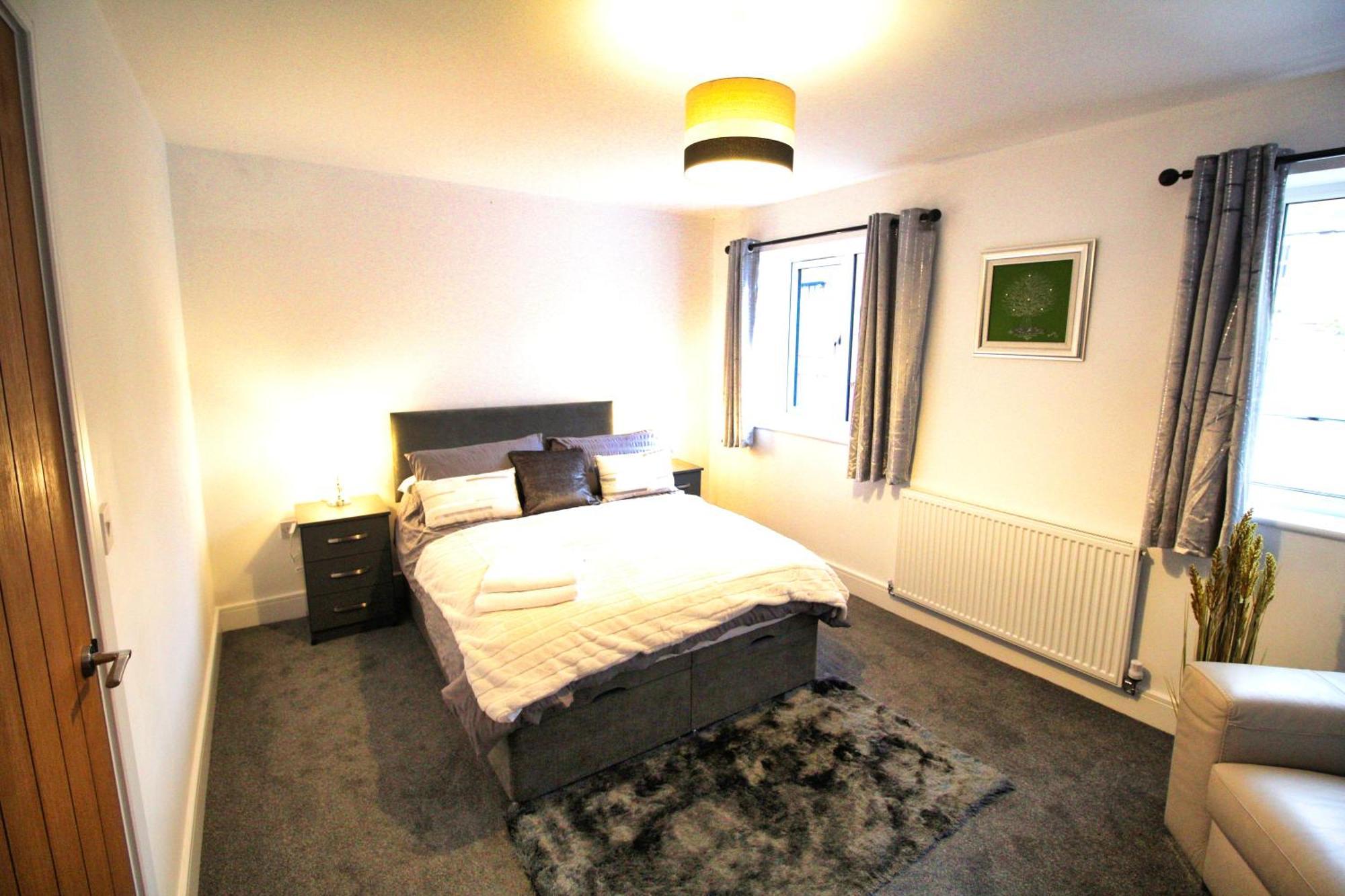 Rotherham - Rawmarsh - Great Customer Feedback - 2 Bed Bungalow - New Build - High End Furnishings - Wheel Chair Accessible - Large Enclosed Garden - Dog Friendly Bagian luar foto