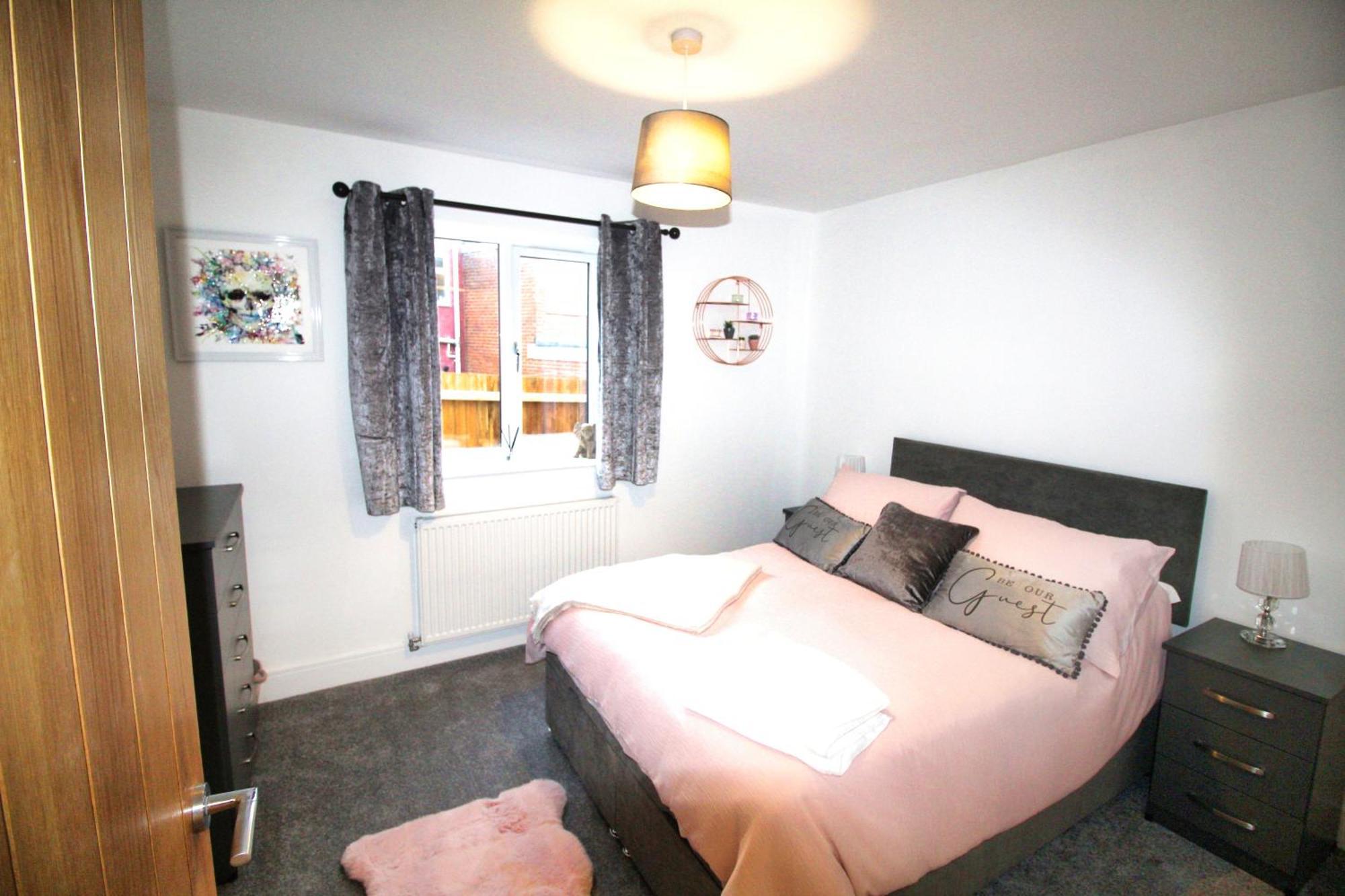 Rotherham - Rawmarsh - Great Customer Feedback - 2 Bed Bungalow - New Build - High End Furnishings - Wheel Chair Accessible - Large Enclosed Garden - Dog Friendly Bagian luar foto
