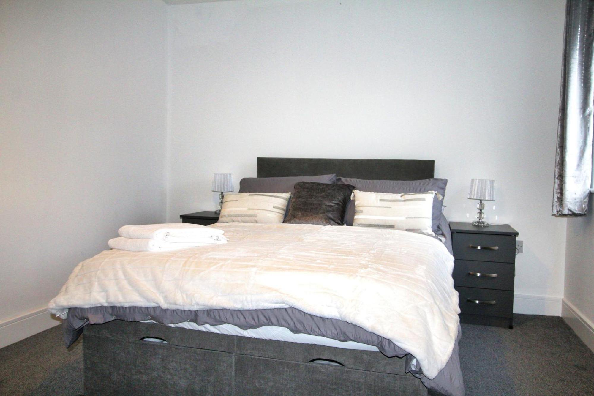 Rotherham - Rawmarsh - Great Customer Feedback - 2 Bed Bungalow - New Build - High End Furnishings - Wheel Chair Accessible - Large Enclosed Garden - Dog Friendly Bagian luar foto
