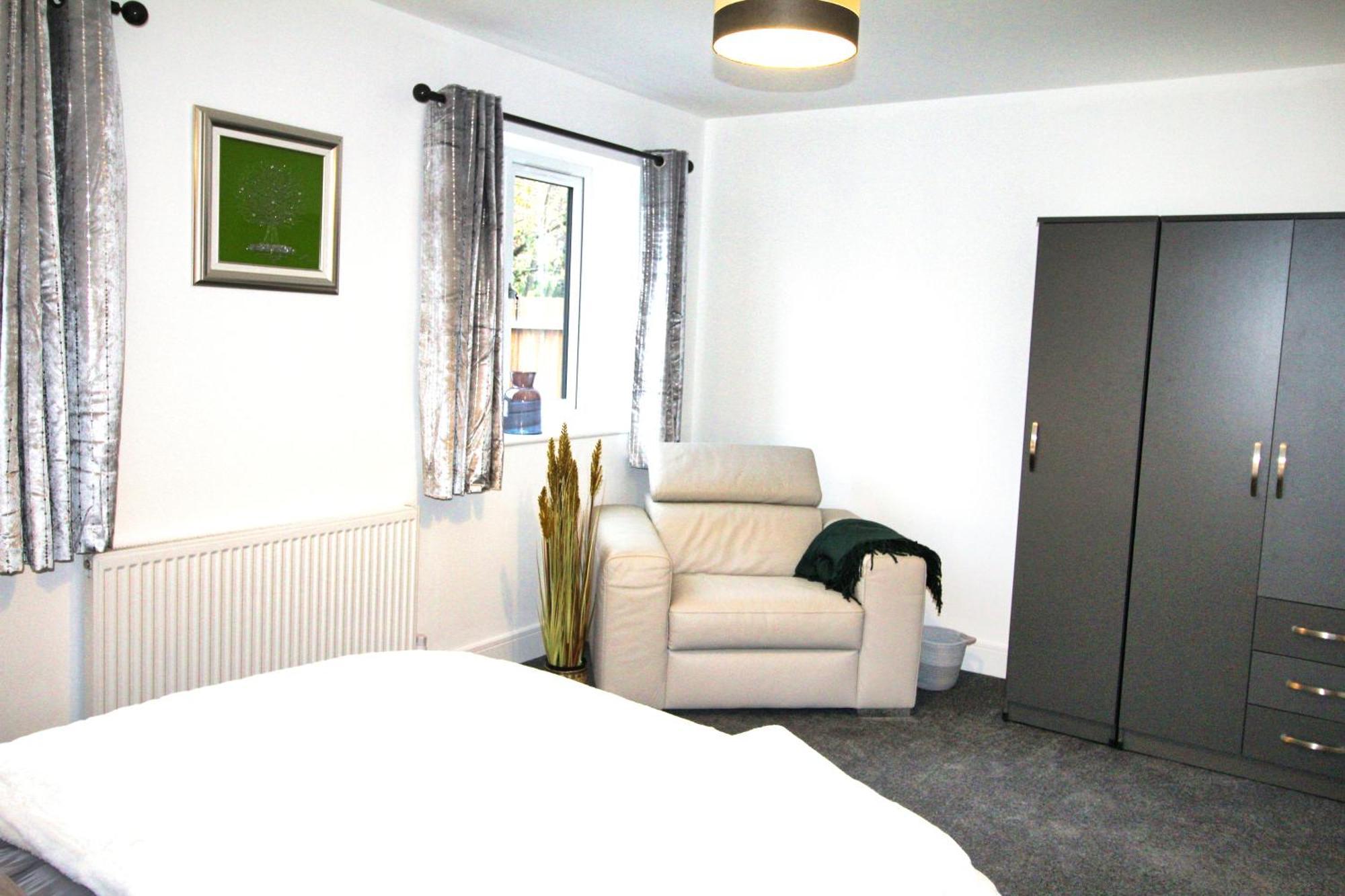 Rotherham - Rawmarsh - Great Customer Feedback - 2 Bed Bungalow - New Build - High End Furnishings - Wheel Chair Accessible - Large Enclosed Garden - Dog Friendly Bagian luar foto